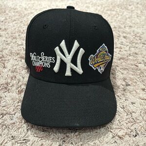 Basically brand new fitted Yankees World Series 7 1/4 fitted hat.